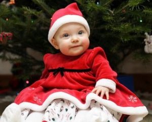 ellas-first-christmas-outfit-and-photo